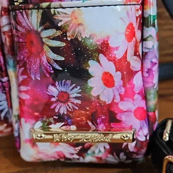 Betsey Johnson Dog and Daisies Backpack - Picture 6 of 10